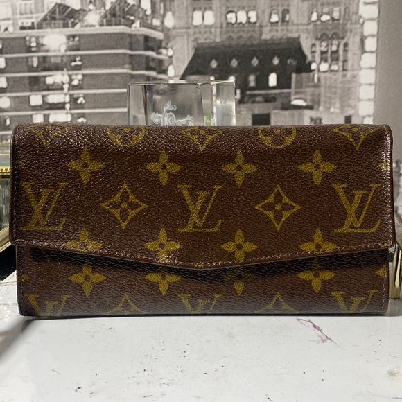 Authentic Rare Vintage Louis Vuitton Monogram Sarah Wallet - Picture 5 of 16